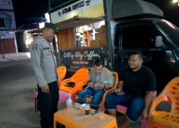 Patroli Malam: Personel Polsek Blang Mangat Sampaikan Imbauan Kamtibmas