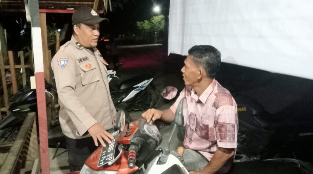Patroli Malam, Personel Polsek Blang Mangat Sampaikan Imbauan Kamtibmas