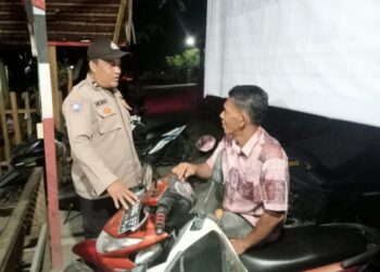 Patroli Malam, Personel Polsek Blang Mangat Sampaikan Imbauan Kamtibmas