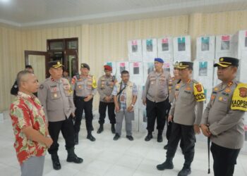 Pamatwil bersama Kapolres Lhokseumawe Pastikan Pergeseran Kotak Suara Aman dan Kondusif