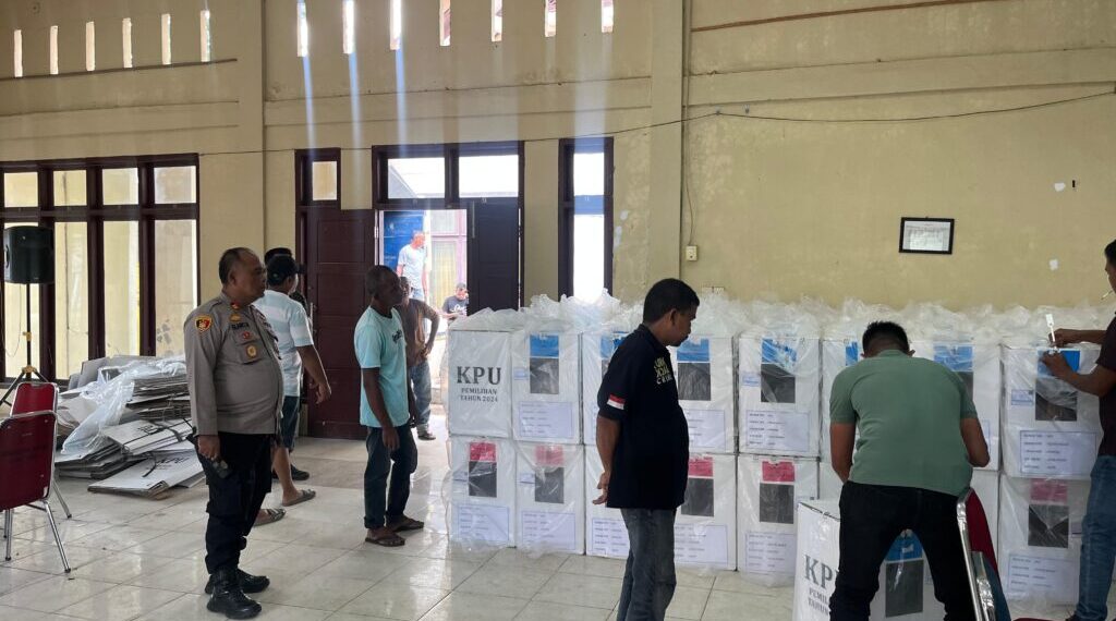 Polsek Sawang Kawal Ketat Pergeseran Kotak Suara Pilkada dari Sawang ke Gudang KIP Aceh Utara