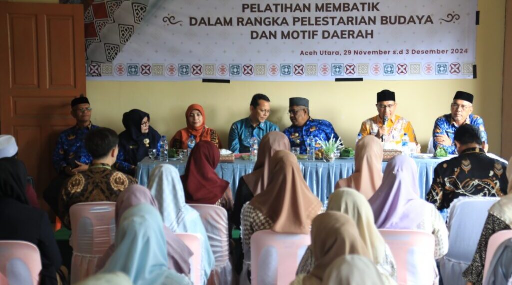 Buka Pelatihan di UPT-IKM Alue Bili, Dekranasda Aceh Utara Dorong Produksi Batik Lokal