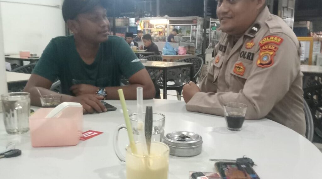 Patroli Dialogis Polsek Syamtalira Bayu: Sampaikan Pesan Pilkada Damai kepada Warga