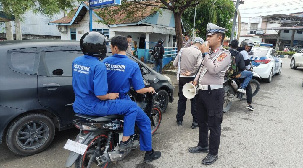Satlantas Polres Lhokseumawe Gelar Penyuluhan Keliling di Jln. Medan-Banda, Tekan Angka Kecelakaan Lalu Lintas