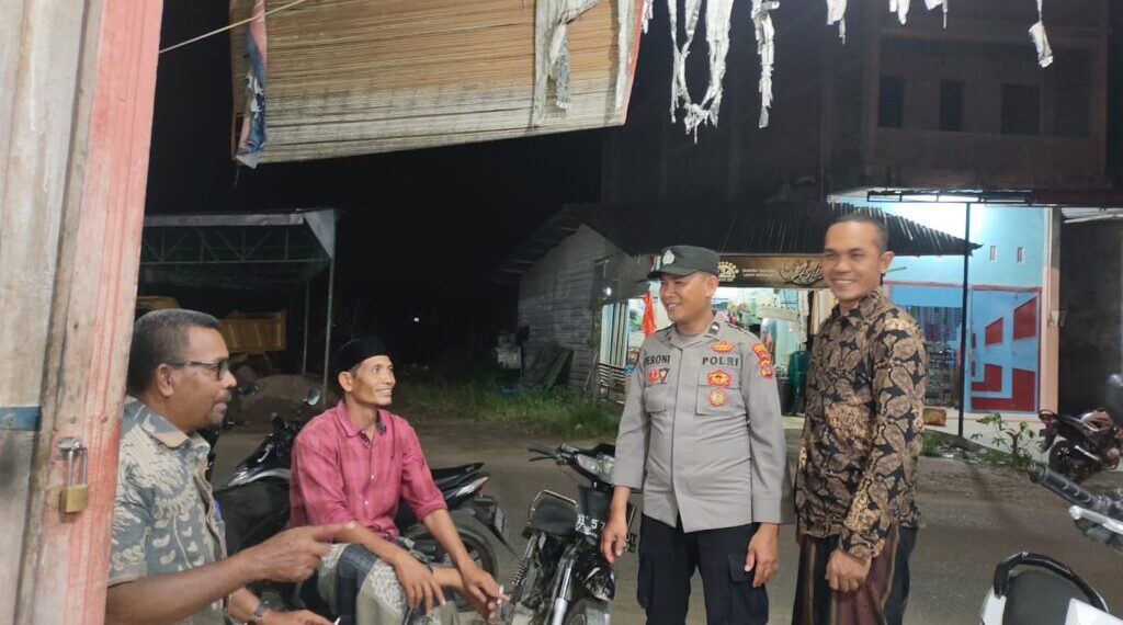 Patroli Dialogis, Bhabinkamtibmas Sampaikan Pesan Penting kepada Warga