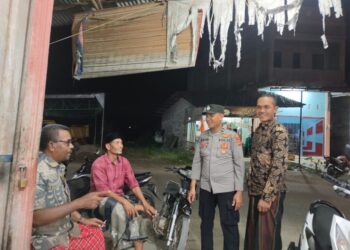 Patroli Dialogis, Bhabinkamtibmas Sampaikan Pesan Penting kepada Warga