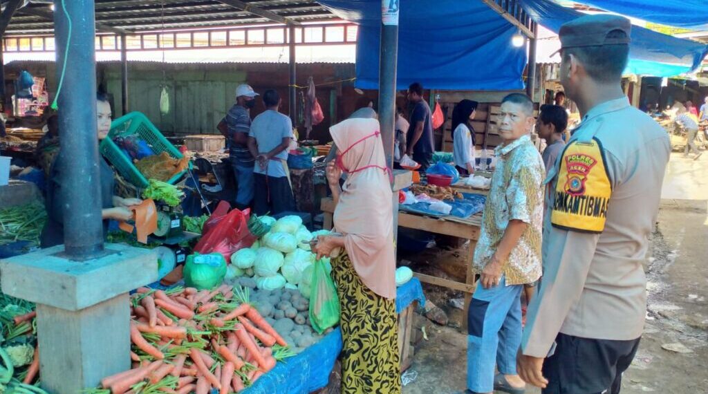 Polsek Muara Satu Lakukan Patroli Dialogis di Pasar Tradisional, Antisipasi Gangguan Kamtibmas
