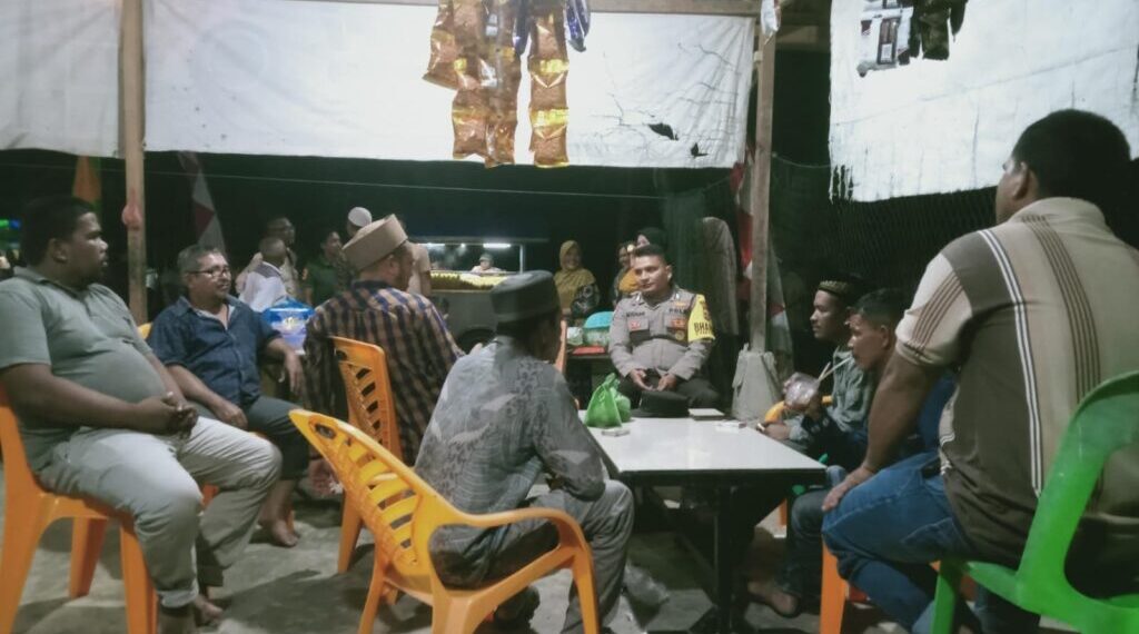 Patroli Dialogis, Bhabinkamtibmas Sampaikan Pesan Penting kepada Warga