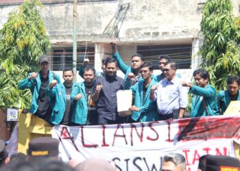 Mahasiswa IAIN Lhokseumawe Demo Tolak Kenaikan PPN, DPRK Janji Sampaikan Aspirasi