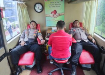 Polisi Ikut Donor Darah Peringati Hari Bakti Imigrasi ke-75 di Lhokseumawe