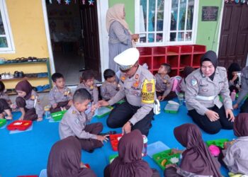 Satlantas Polres Aceh Selatan Edukasi Keselamatan Lalu Lintas dan Salurkan Makanan Bergizi