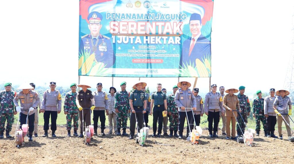 Kapolda Aceh bersama Forkopimda Tanam Satu Juta Hektar Jagung secara Serentak