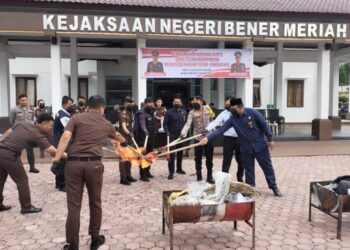 Kapolres Bener Meriah Hadiri Pemusnahan Barang Bukti dari 17 Perkara Hukum