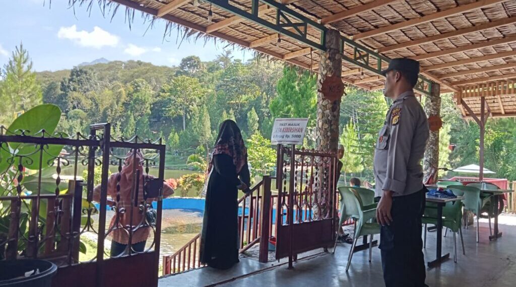 Jaga Kenyamanan Wisatawan, Polisi Lakukan Patroli di Kawasan Wisata