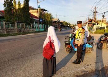 Polsek Syamtalira Bayu Amankan Lalu Lintas, Beri Rasa Aman Pelajar di Pagi Hari