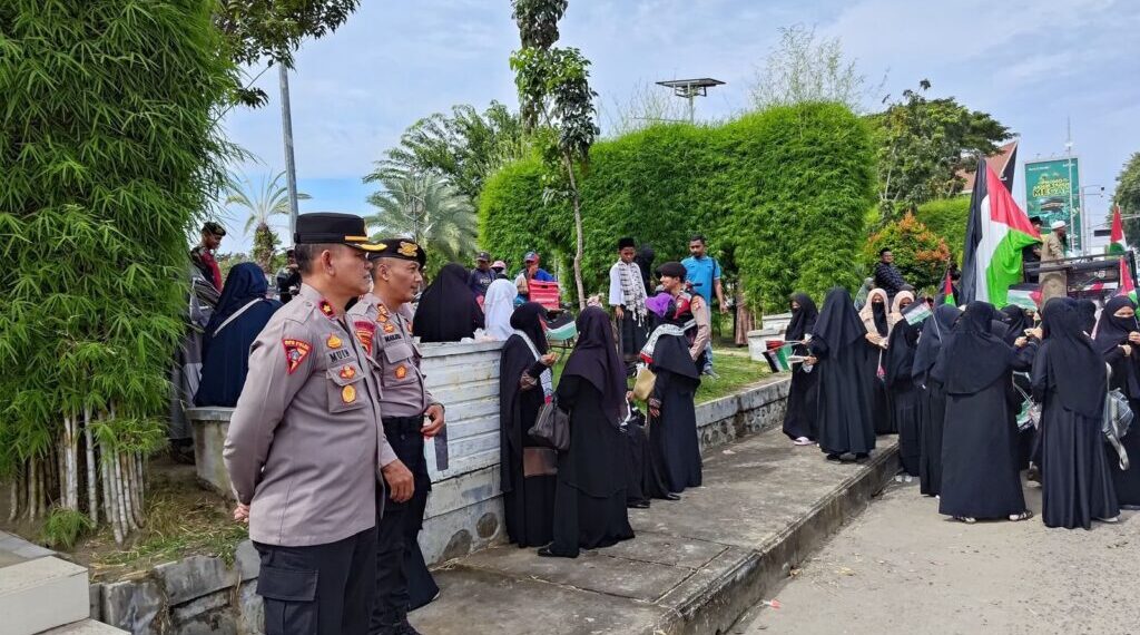 Polres Lhokseumawe Kawal Aksi Damai Peduli Palestina