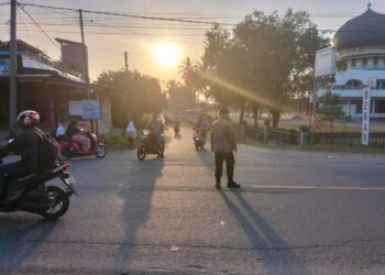 Polsek Muara Batu Pengamanan Zona Menuju Sekolah dalam Giat Strong Point Pagi