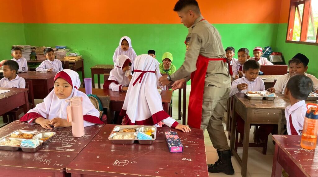 Makan Bergizi Gratis di SDIT Permata Islam Poso Dukung Kesejahteraan Anak