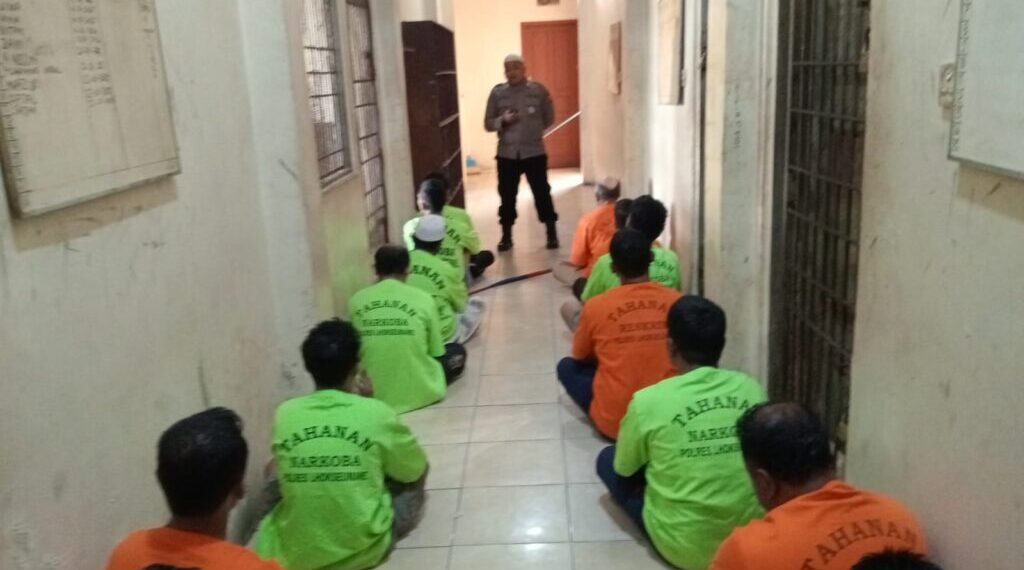 Polwan Satlantas Polres Lhokseumawe Gelar Patroli dan Strong Point Sholat Jumat