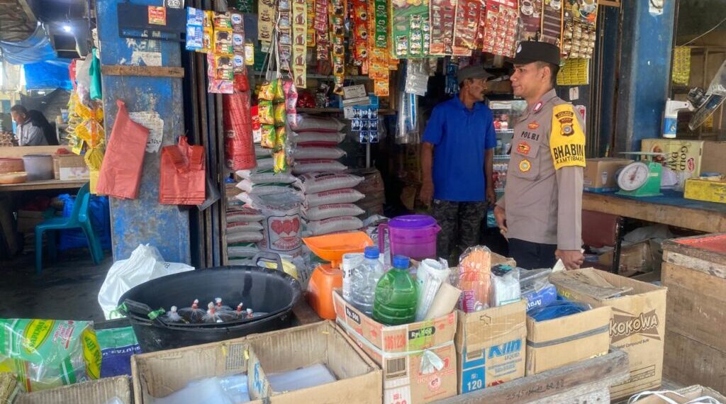 Polsek Syamtalira Bayu Pantau Distribusi Sembako, Pastikan Harga Stabil