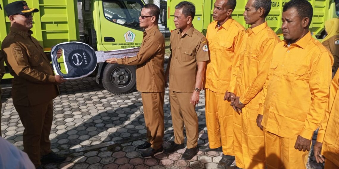 DLHK Aceh Utara Tambah 4 Armada Sampah, Diserahkan oleh Ayahwa