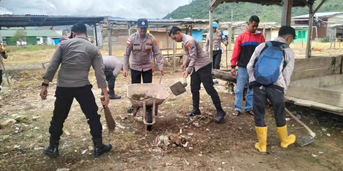 Polri di Aceh Tengah Gotong Royong Serentak, 13 Titik Fasilitas Umum Dibersihkan