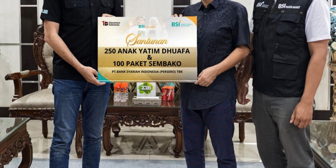 Wali Kota Lhokseumawe Terima Bantuan Santunan 250 Anak Yatim dan Paket Sembako dari BSI